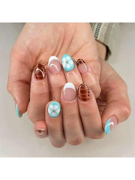 Retro Bloom Multicolor Nails