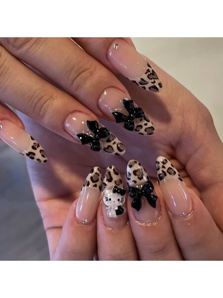 Kitty's Ribbon Light Khaki Nails